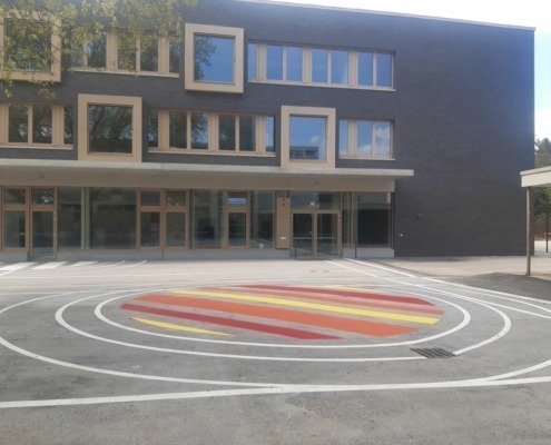 Markierung als Schulhofgestaltung am Hildegard-von-Bingen-Gymnasium in Köln