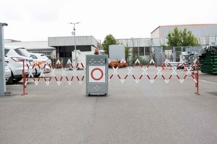 Rückansicht Mobile Absperrbox ausgefahren